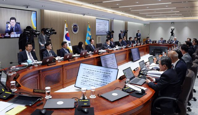 9일 서울 용산 대통령실에서 열린 국무회의에서 국무위원들이 이재명 대통령의 발언을 듣고 있다. 2025.9.9 [대통령실통신사진기자단]