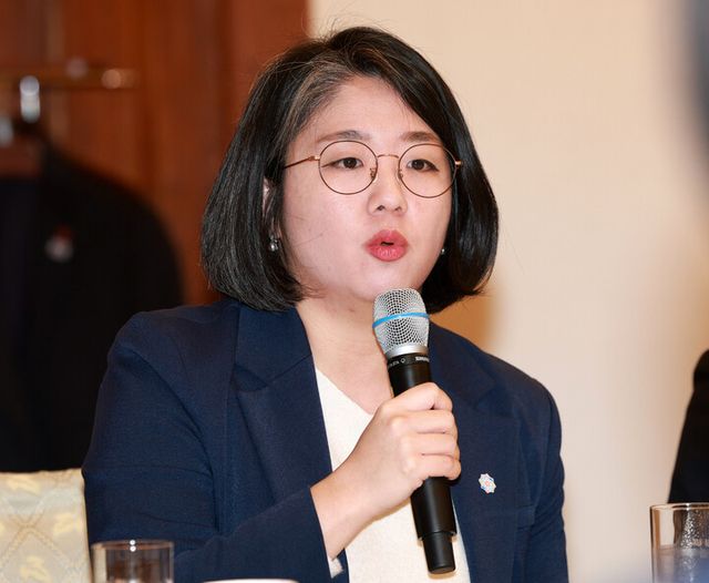 용혜인 대표가 16일 청와대 상춘재에서 이재명 대통령이 마련한 정당 지도부 초청 오찬에서 발언하고 있다. [사진=연합뉴스]