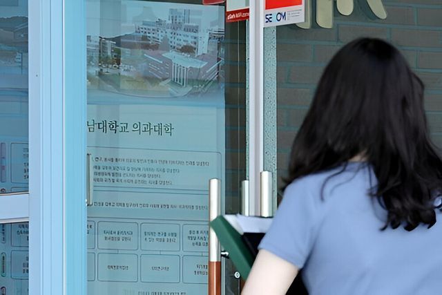 의대 정원 증원 논의가 본격화되는 가운데 의과대학생들은 교육 인프라 확충 없는 증원은 교육 붕괴로 이어질 수 있다며 우려를 제기했다. [사진=연합뉴스]