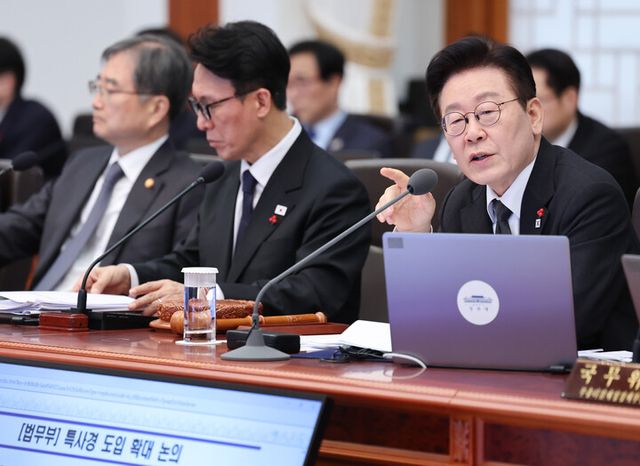 이재명 대통령이 27일 청와대에서 열린 국무회의에서 발언하고 있다. [사진=연합뉴스]