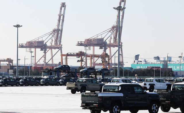 27일 경기도 평택항에 수출용 차량이 세워져 있는 모습. [사진=연합뉴스]