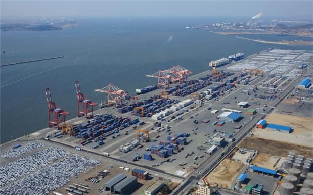 경기평택항만공사가 2025년 평택항 컨테이너 물동량 95만6031TEU로 개항 이래 역대 최대 실적을 달성했다고 28일 밝혔다. [사진=경기평택항만공사]