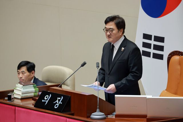 우원식 국회의장이 29일 국회에서 열린&nbsp;본회의에서 제헌절을 공휴일로 재지정하는 '공휴일법 개정안'이 통과된 것과 관련해 발언하고 있다.[사진=연합유스]