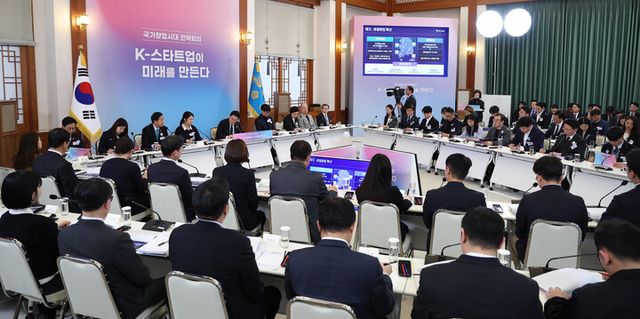 구윤철 부총리 겸 재정경제부 장관이 30일 청와대에서 열린 국가창업시대 전략회의 'K-스타트업이 미래를 만든다'에서 스타트업 열풍 조성방안에 대해 보고하고 있다. [사진=연합뉴스]