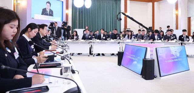 이재명 대통령이 30일 청와대에서 열린 국가창업시대 전략회의 'K-스타트업이 미래를 만든다'에서 발언하고 있다. [사진=연합뉴스]