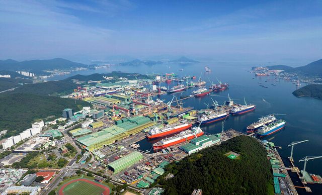 삼성중공업 거제 조선소. 삼성중공업은 지난해 매출과 영업이익 모두 가이던스를 초과 달성하며 2016년 이후 9년 만에 연간 매출 10조 클럽에 복귀했다.&nbsp;[사진=삼성중공업]