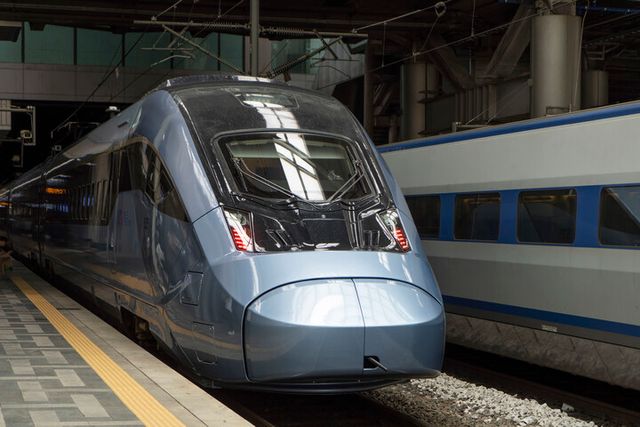 2세대 KTX-이음(EMU-260). [사진=현대로템]