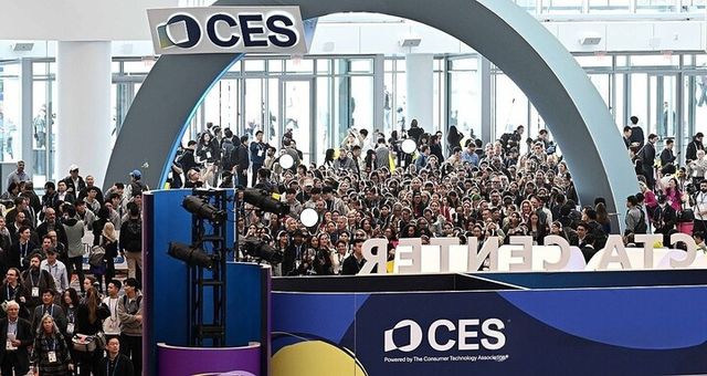 CES 개막일인 6일(현지시간) 미국 네바다주 라스베이거스 컨벤션센터(LVCC)에서 관람객들이 입장하고 있다. [사진=연합뉴스]