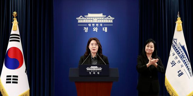 강유정 청와대 대변인이 8일 청와대 춘추관에서 이재명 대통령의 중국 국빈 방문 결과에 대한 외신 동향 등에 관해 브리핑하고 있다.&nbsp; [사진=연합뉴스]