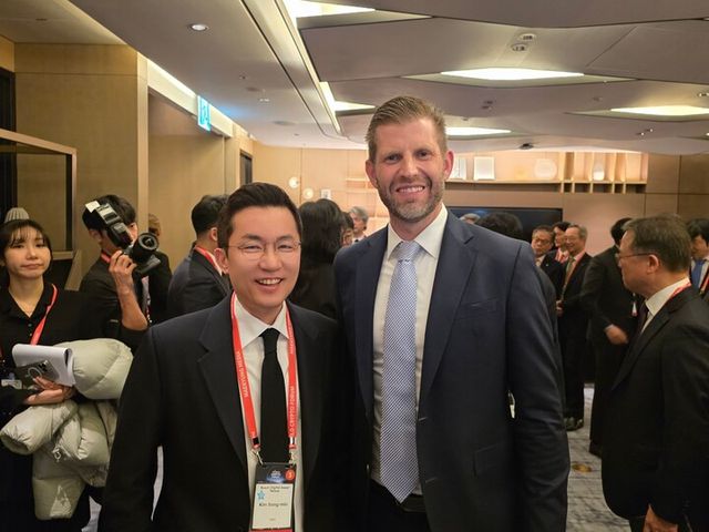 김상민 대표가 도널드 트럼프 미국 대통령의 차남 에릭 트럼프를 만나&nbsp;블록체인 기반 디지털금융과 실물자산(RWA) 토큰화 시장의 미래 비전에 대해 환담했다. [사진=부산디지털자산거래소]