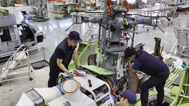 MRO 전문업체인 KAEMS가&nbsp;지난 1일자로 계약직을 대상으로 종합평가 등을 실시해&nbsp;우수 인력 19명에 대해 정규직으로 전환 채용했다고 10일 밝혔다. [사진=KAEMS]