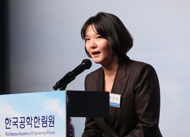 최수연 네이버 대표가 12일 서울 중구 신라호텔에서 열린 2026년 한국공학한림원 신년하례식에서 신년 다짐을 말하고 있다. [사진=연합뉴스]