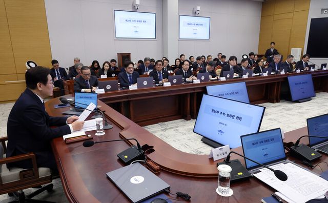 이재명 대통령이 19일 청와대에서 수석보좌관회의를 주재하고 있다. [사진=연합뉴스]