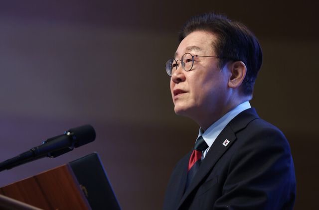 이재명 대통령이 20일 대전 유성구 한국과학기술원(KAIST)에서 열린 학위수여식에서 축사하고 있다. [사진=연합뉴스]