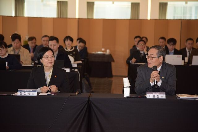 중기부와 방위사업청이 23일 용산 전쟁기념관 피스앤파크 컨벤션에서 '방산 스타트업 육성 협약식'을 개최하고 방산 스타트업 육성방안을 발표했다. [사진=방위사업청]