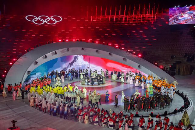 22일(현지 시각) 이탈리아 베로나 아레나에서 열린 2026 밀라노-코르티나담페초 동계올림픽 폐회식에서 세계 각국 선수들이 입장하고 있다. [사진=연합뉴스]