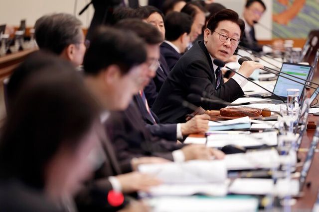 이재명 대통령이 24일 청와대에서 열린 국무회의에서 발언하고 있다. [사진=연합뉴스]