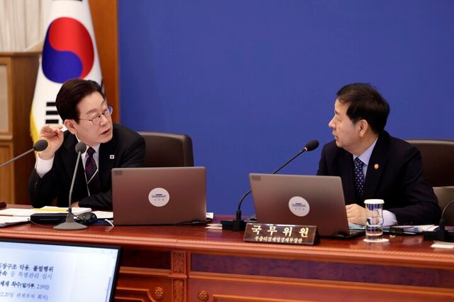 이재명 대통령이 26일 청와대에서 수석보좌관회의를 주재하고 있다. [사진=연합뉴스]