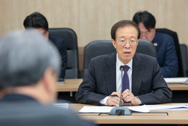 이석연 국민통합위원회 위원장이 26일 전북 익산시 원광대학교에서 열린 '국민통합위원회 경청소통분과 간담회'에서 발언하고 있다. [사진=국민통합위원회]