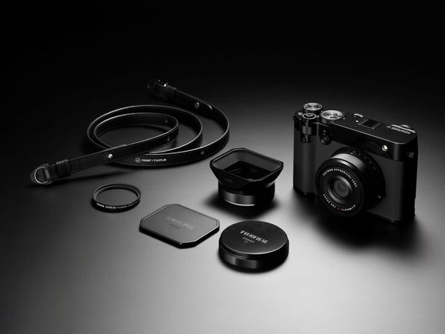 후지필름 ‘GFX100RF 프라그먼트 에디션’. [사진=후지필름일렉트로닉이미징코리아]