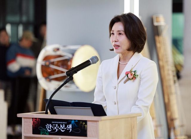 김혜경 여사가 13일 서울 중구 문화역서울284에서 열린 정부조달 문화상품 특별전 '한국본색' 개막식에서 축사하고 있다. [사진=연합뉴스]