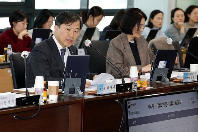 &nbsp;이형훈 보건복지부 제2차관이 지난달 25일 서울 서초구 국제전자센터에서 열린 '제4차 건강보험정책심의위원회'에서 발언하고 있다. [사진=연합뉴스]