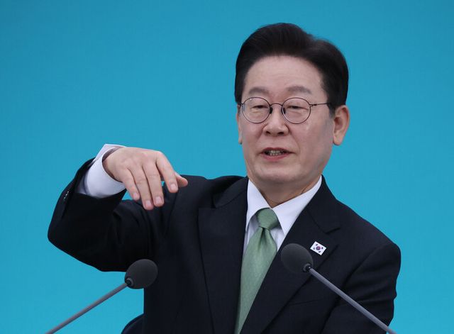 이재명 대통령이 지난 13일 충북 청주오스코에서 열린 '충북의 마음을 듣다' 타운홀미팅 간담회에서 발언하고 있다. [사진=연합뉴스]