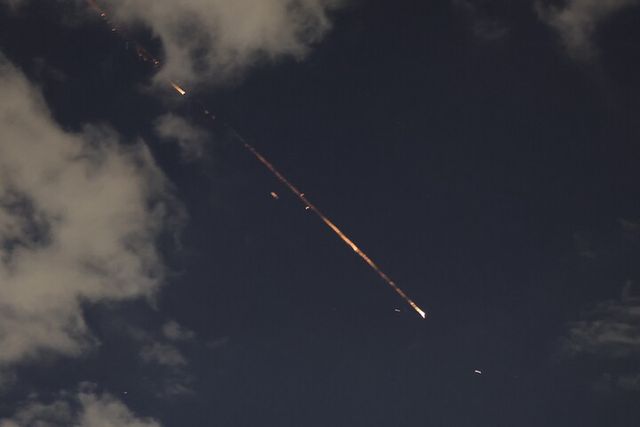 이스라엘군이 텔아비브에서 요격미사일을 발사하는 모습. [사진=연합뉴스]