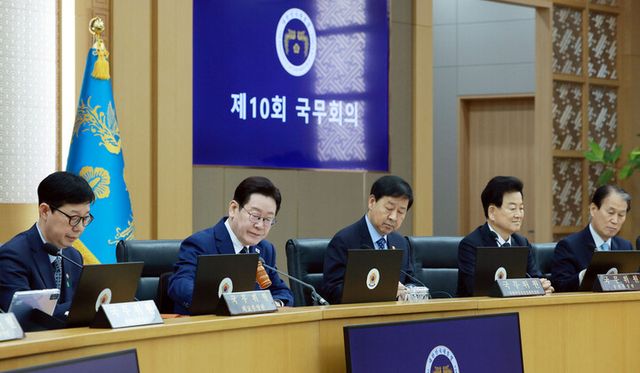 이재명 대통령이 17일 정부세종청사에서 국무회의 개회선언을 하고 있다. [사진=연합뉴스]