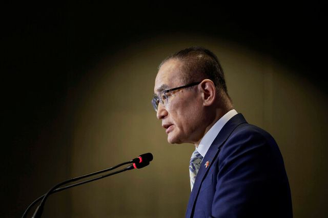 위성락 국가안보실장이 2일 싱가포르 한 호텔에 마련된 한국 프레스센터에서 이재명 대통령 국빈방문 관련 브리핑을 하고 있다. [사진=연합뉴스]