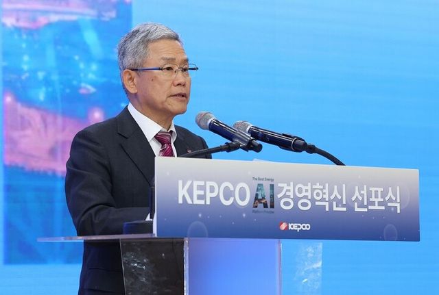 AI 경영혁신을 선포하는 김동철 한국전력 사장. [사진=한국전력]