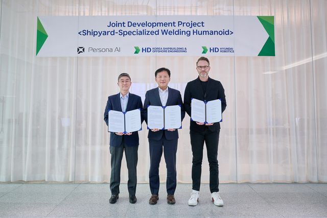HD현대는 최근 ‘조선소 특화 용접용 휴머노이드의 실증 및 상용화를 위한 공동개발 협약’을 체결했다(사진 왼쪽부터 송영훈 HD현대로보틱스 솔루션개발부문장, 이동주 HD한국조선해양 제조혁신연구소 부문장). [사진=HD현대]