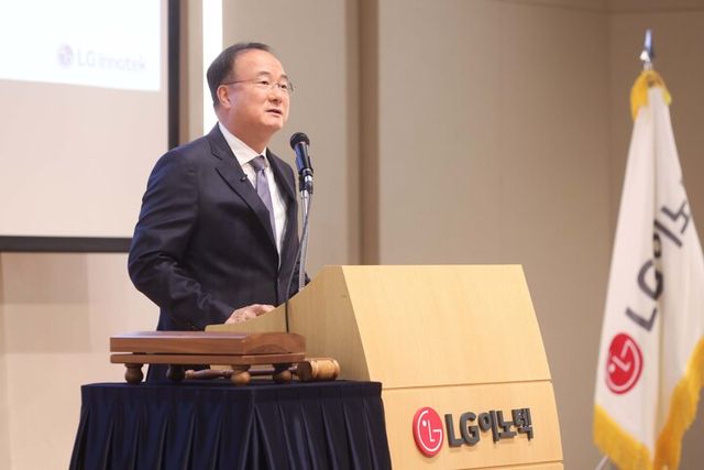 문혁수 LG이노텍 사장이 23일 열린 정기 주주총회와 이후 기자 간담회에서 발언하고 있다. [사진=LG이노텍]