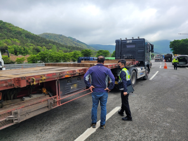 화물차 합동 단속 현장. [사진=한국교통안전공단]