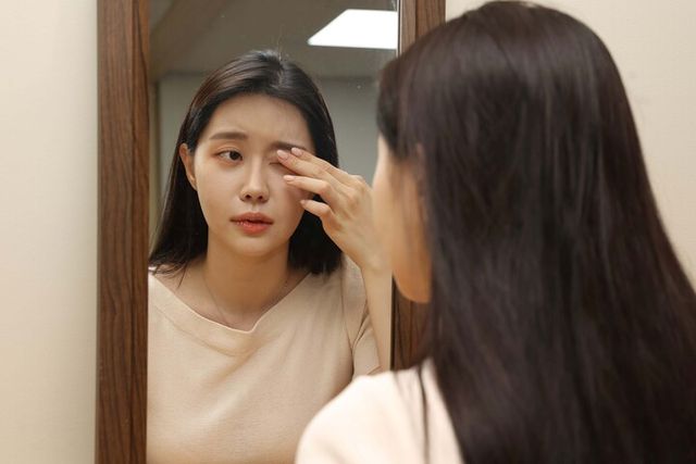 봄철에는 미세먼지와 황사,&nbsp;건조한 대기 환경이 눈 건강을 위협한다. [사진=김안과병원]