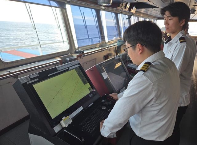 SM상선이 지난 1년간 미주와 아시아 노선을 운항하는 자사 전체 컨테이너선 13척을 대상으로 총 24회에 걸친 안전점검을 완료했다고 SM그룹이 27일 밝혔다. [사진=SM그룹]