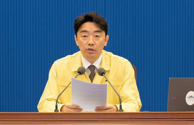 강훈식 대통령 비서실장이 3일 청와대 여민관에서 수석보좌관회의에서 발언하고 있다. [사진=청와대]