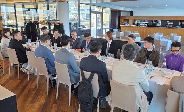 부산항만공사는 27일(현지시간), 바르셀로나에서 주요 수출 및 물류 기업 10여 개사를 초청해 간담회를 개최했다고 30일 밝혔다. [사진=부산항만공사]