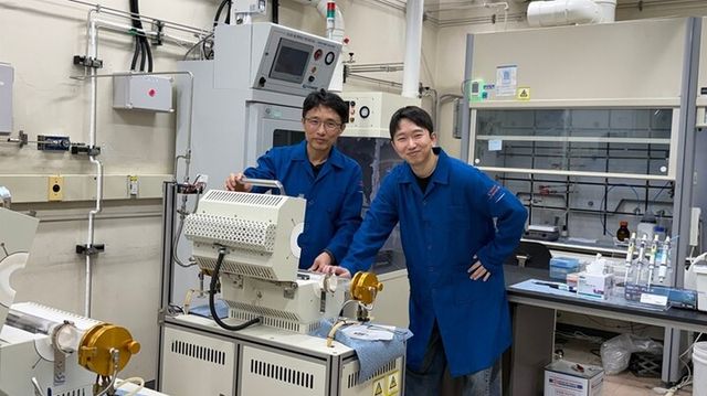 (왼쪽부터) 한상우 교수, 백진욱 연구원. [사진=