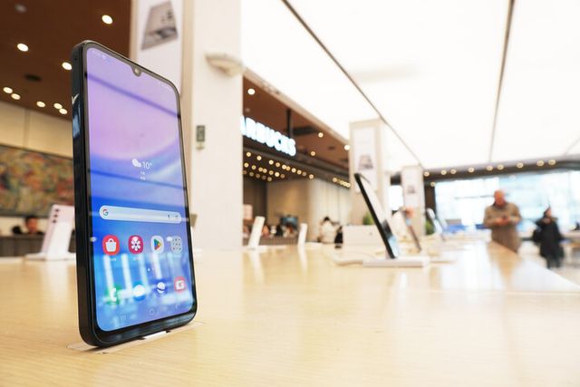 서울 강남구 삼성스토어 대치에 비치된 단말기 모습. [사진=이뉴스투데이 DB]