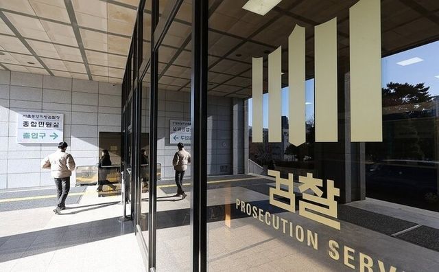 삼성전자 특허 관련 내부 기밀을 외부에 유출하고 거액의 금품을 받은 전직 직원과 특허관리기업(NPE) 관계자들이 재판에 넘겨졌다. [사진=연합뉴스]