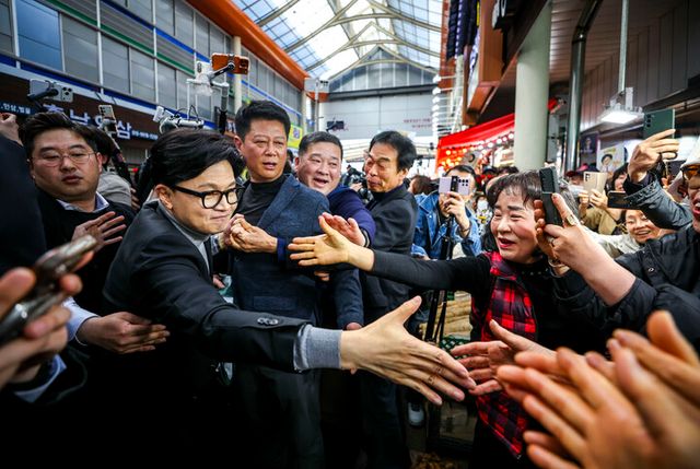 국민의힘 한동훈 전 대표가 22일 서울 동대문구 경동시장을 방문해 발언하고 있다.[사진=연합뉴스]