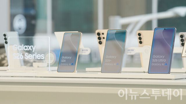 삼성전자가 글로벌 스마트폰 시장에서 1위 자리를 둘러싼 경쟁 구도를 다시 흔들고 있다. [사진=이뉴스투데이DB]