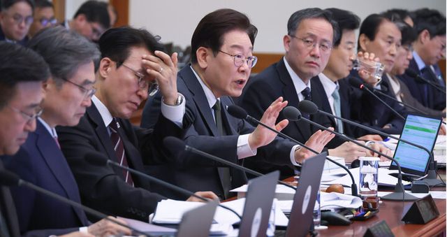 이재명 대통령이 14일 청와대에서 열린 국무회의 겸 비상경제점검회의에서 발언하고 있다. [사진=연합뉴스]