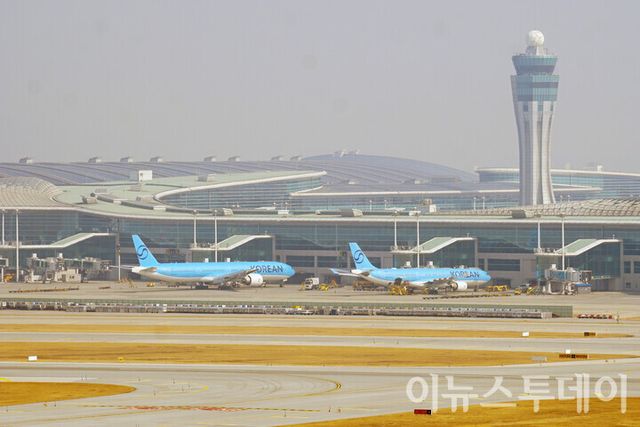 인천 중구 인천국제공항 계류장에 항공기들이 대기하고 있다. [사진=이뉴스투데이DB]