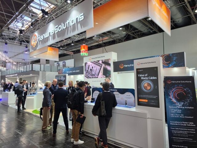 WIRE2026에 참가한 한화솔루션 현장. [사진=한화솔루션]