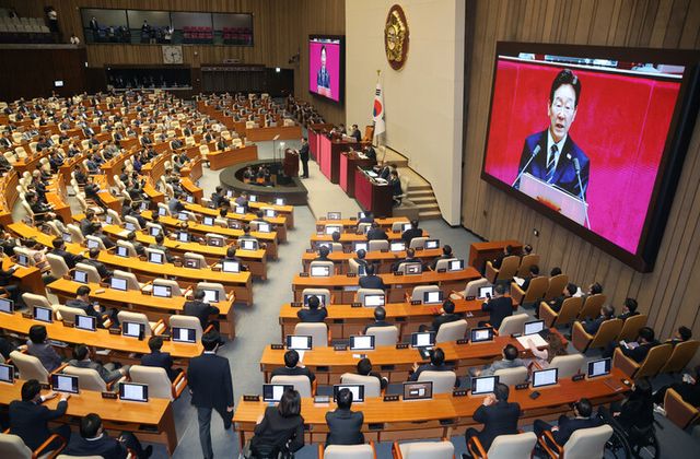 이재명 대통령이 2일 국회에서 2026 추가경정예산안 시정연설을 하고 있다. [사진=연합뉴스]