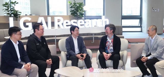 LG AI연구원이 21일 서울 마곡 LG AI연구원 본사에서 경영진 회동을 하고 엑사원과 엔비디아 ‘네모트론(Nemotron)’ 오픈 에코시스템을 결합해 전문 분야 특화 AI 모델을 공동 개발하는 등 협력 범위를 확대하기로 합의했다. [사진=LG]