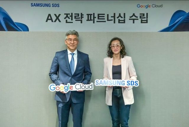 22일(현지 시각) 미국 라스베이거스에서 개최된 ‘구글 클라우드 넥스트 2026’에서 이호준 삼성SDS 클라우드서비스사업부장(왼쪽)이 루스 선 구글 클라우드 코리아 사장과 ‘AI·클라우드·보안 분야’ 사업협력 강화를 위한 전략적 파트너십을 발표했다. [사진=삼성SDS]