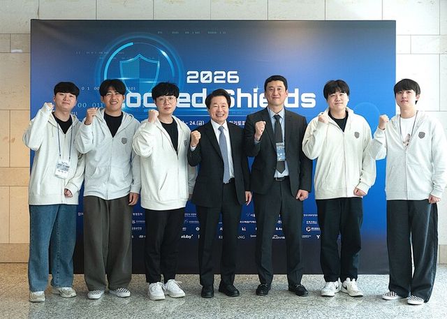 안랩이 지난 20일부터 24일까지 진행된 국제 사이버 공격 방어 연합훈련 ‘락드쉴즈(Locked Shields) 2026’에 대한민국 대표팀으로 참여했다. [사진=안랩]